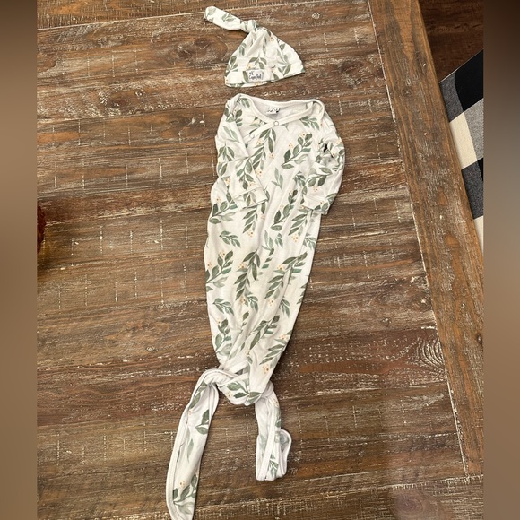 Copper Pearl newborn gown set - Picture 2 of 2